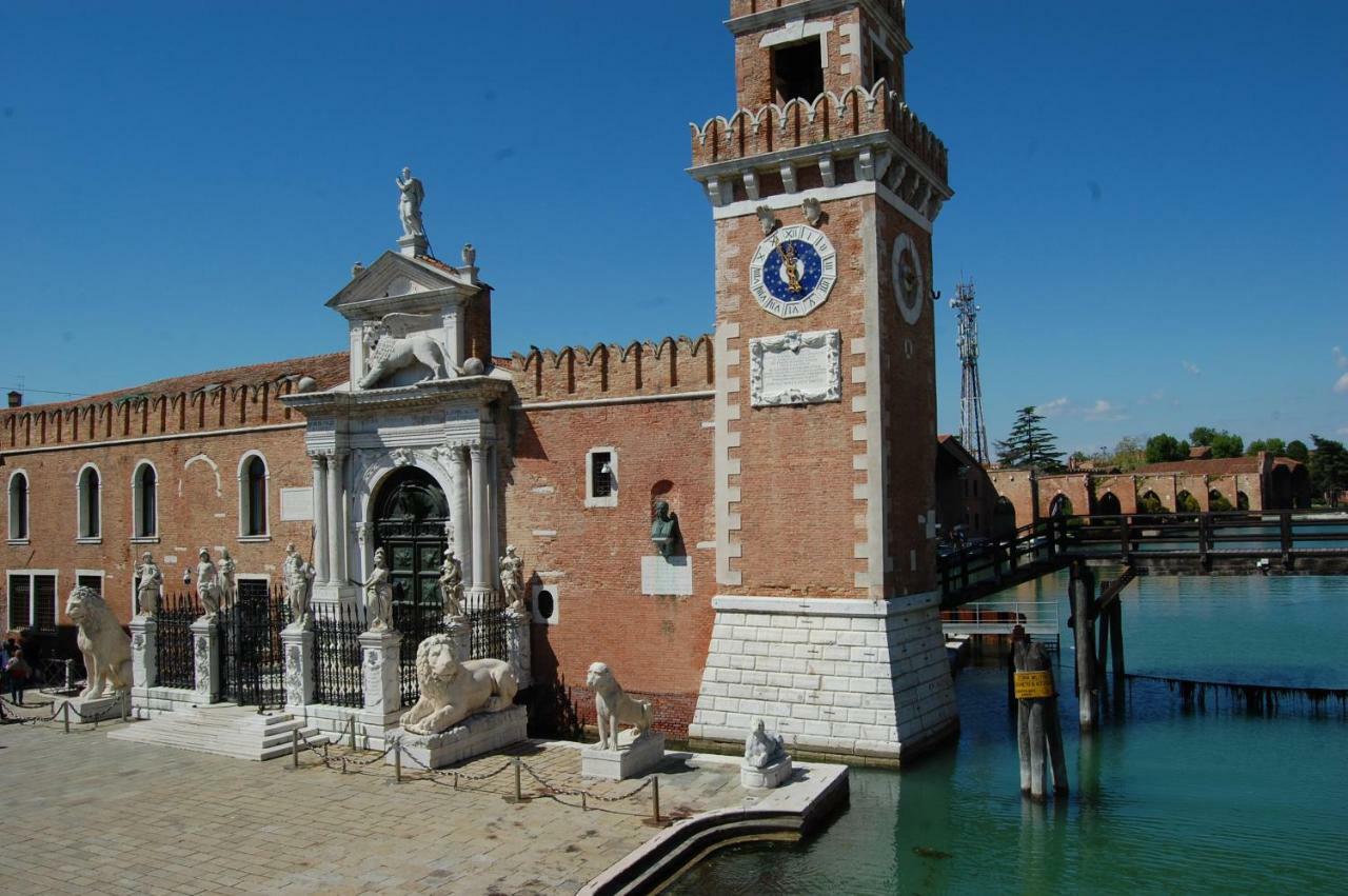 Apartamento Loft Due Cuori Con Terrazza Venecia Exterior foto